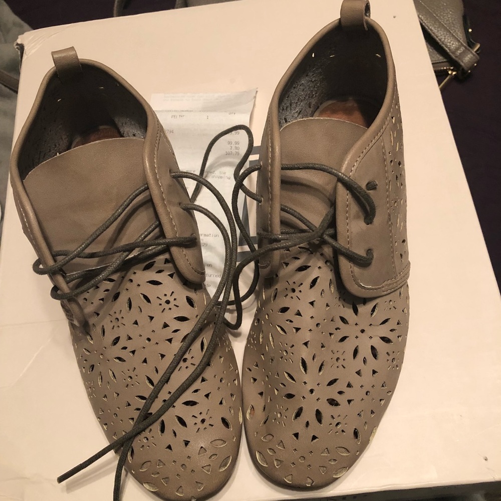 Lace up shoes